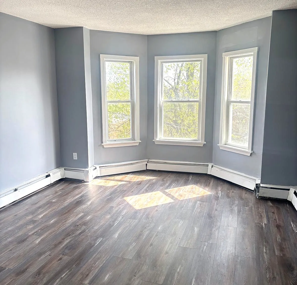 3 bed, $1,550 — Photo 2