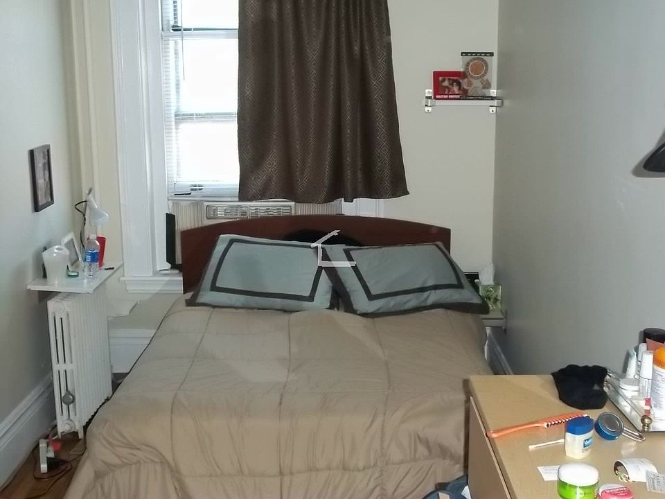 2nd image of 849 Beacon St APT 006