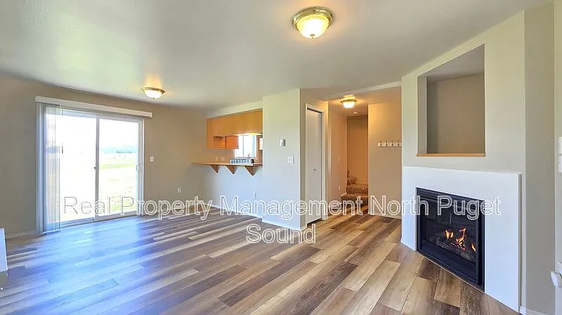 2 bed, 1.5 bath, 830 sqft, $2,250 — Photo 4