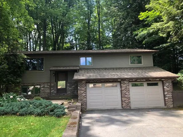 73 Sea Horse Rd, Du Bois, PA 15801