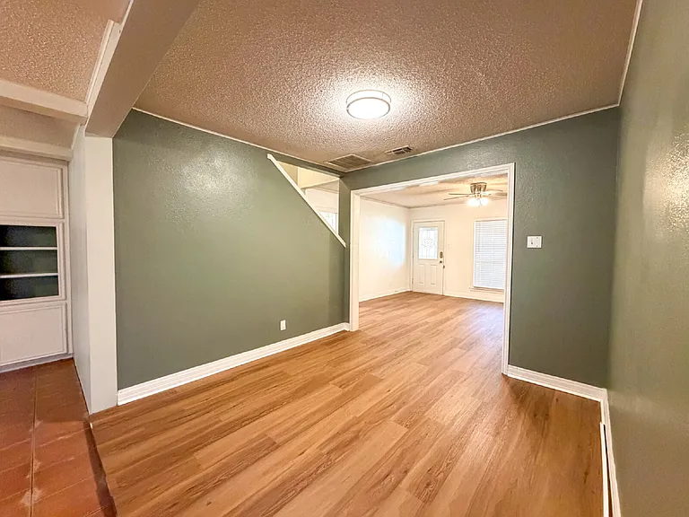 2506 32nd St — Photo 5