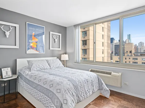 333 East 45th Street image 1 of 4