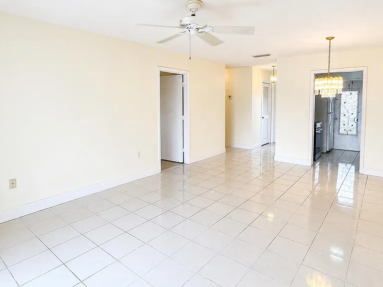 2200 Diana Dr #410 — Photo 8