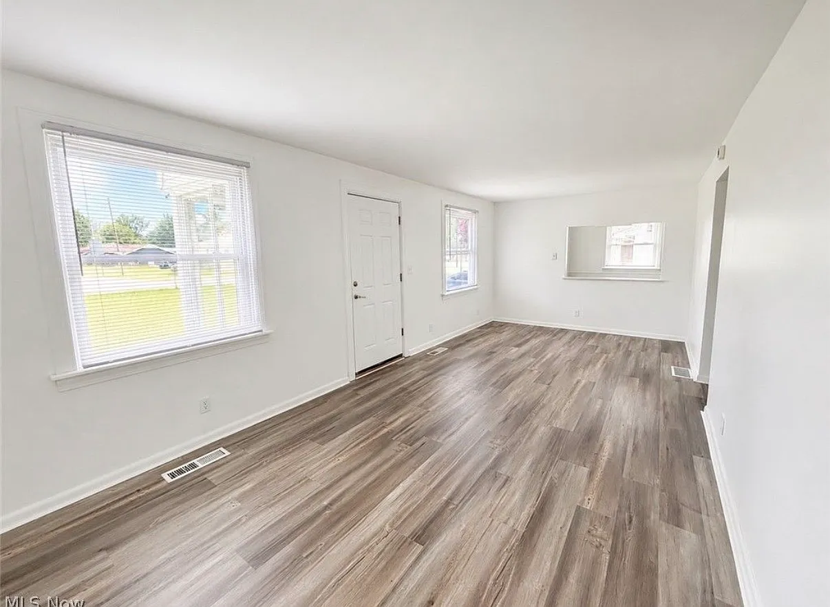 3 bed, 1200 sqft, $1,550 — Photo 2