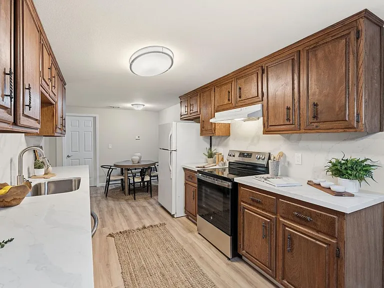 5211 Glide Dr — Photo 2