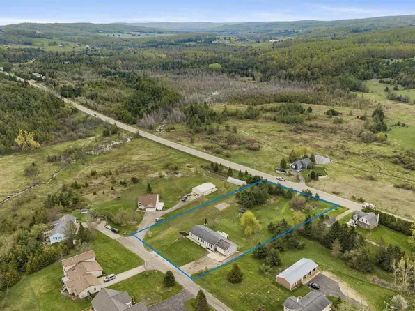338 Boyer Rd, Petoskey, MI 49770