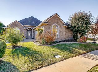 4904 Ridge Cir, Benbrook, TX 76126