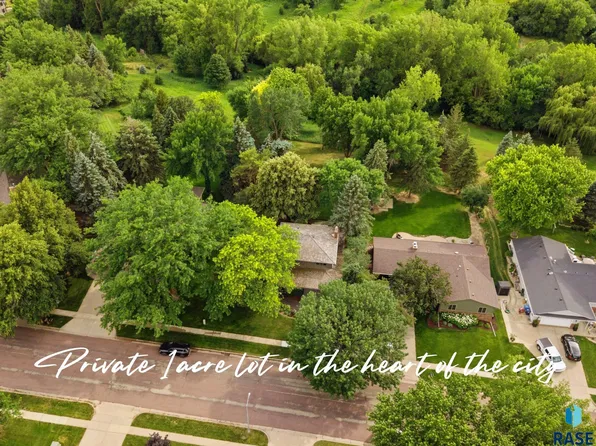 317 E Autumn Ln, Sioux Falls, SD 57105