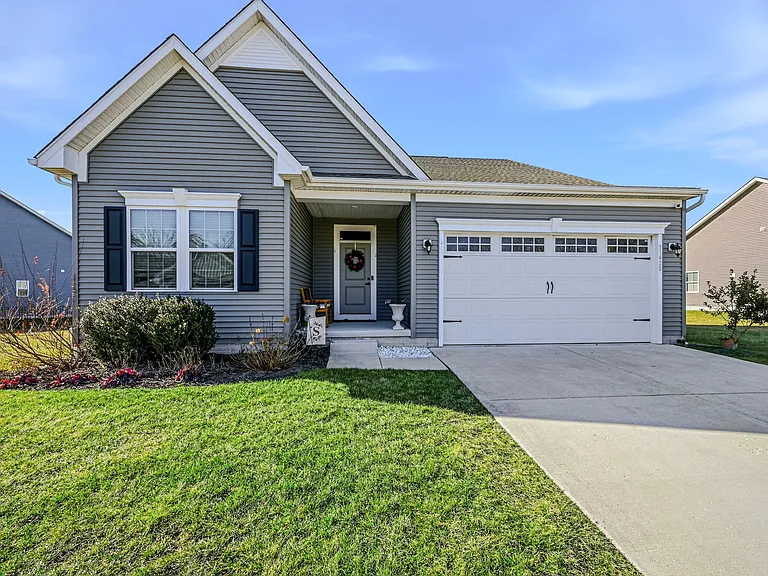 31420 Barefoot Cir — Photo 1