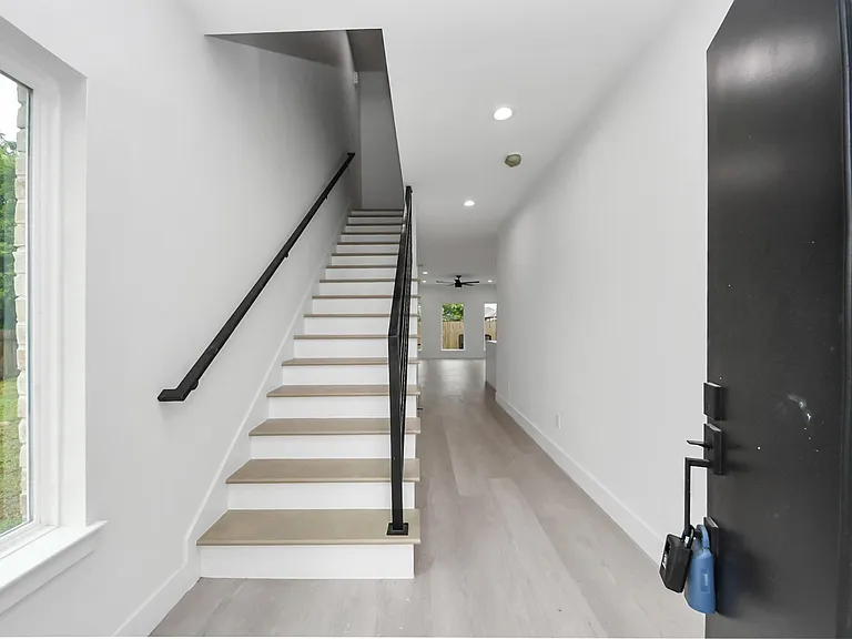 8218 Lawler St #B — Photo 5