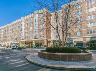 1207 City Pl, Edgewater, NJ 07020
