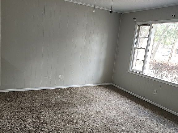 5th image of 412 Rogers Rd