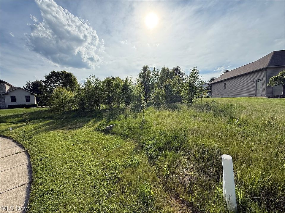 2nd image of 40 Woodland Run