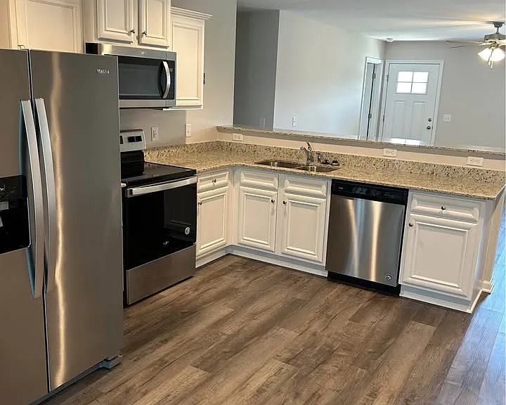 977 Madrid Ct — Photo 2