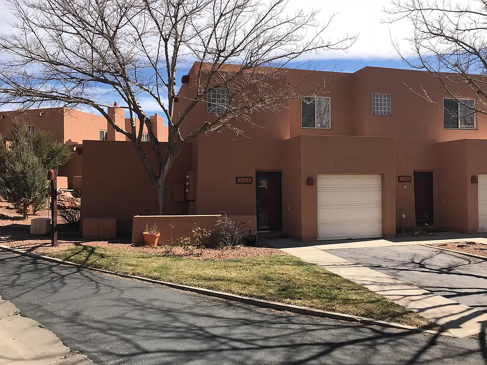 3306 E Fairway Loop