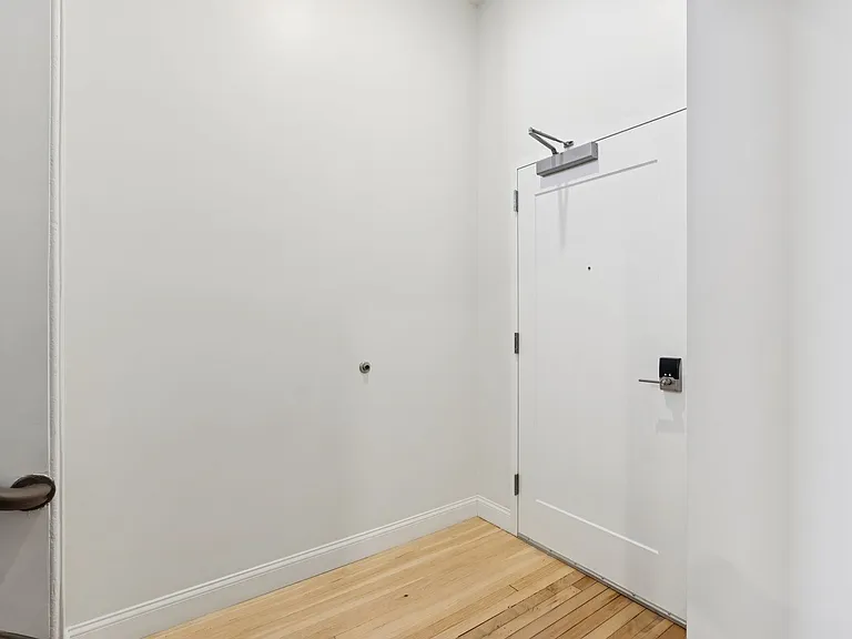 129 Main St — Photo 3