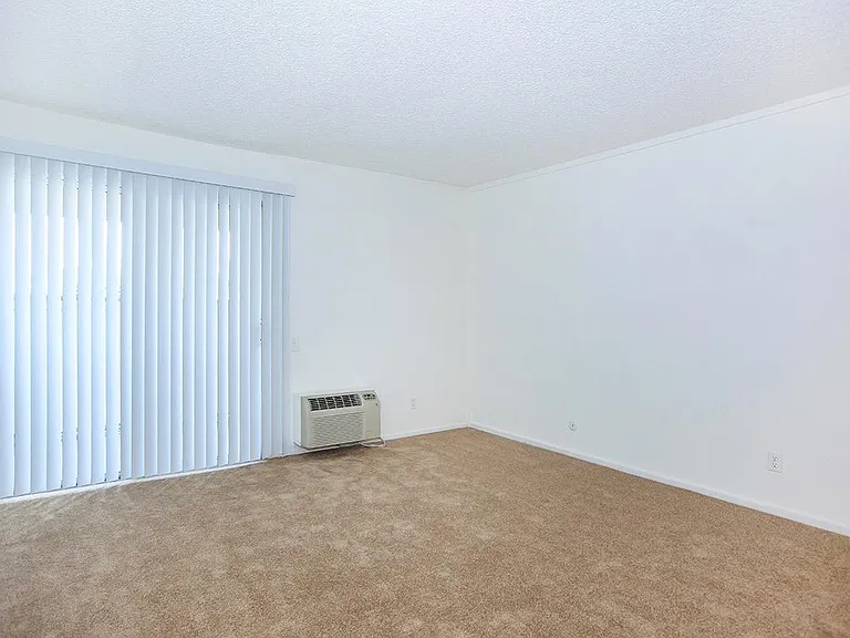 Highland Creek Apartment Homes — Photo 36