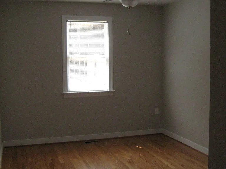 715 W Clay St — Photo 9