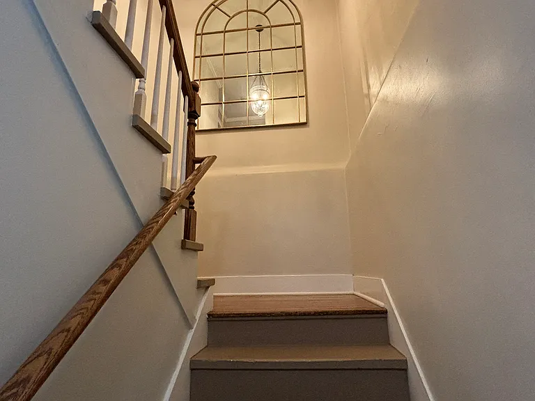 Entry staircase