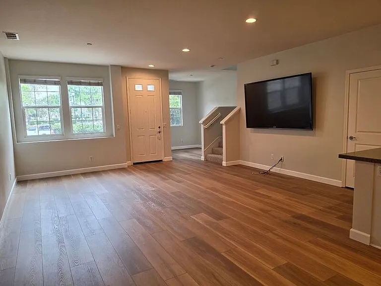 15236 Davenport St — Photo 7