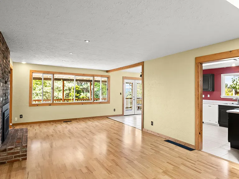 5034 SE Flavel Dr — Photo 2