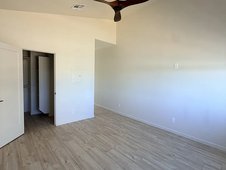 1122 E McKinley St #B — Photo 8