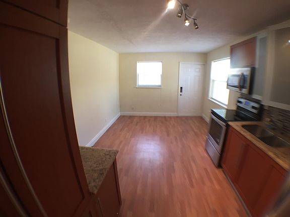 2nd image of 109 SE 23rd St APT 2