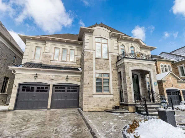 28 Cloverhaven Rd, Brampton, ON L6P 4E4