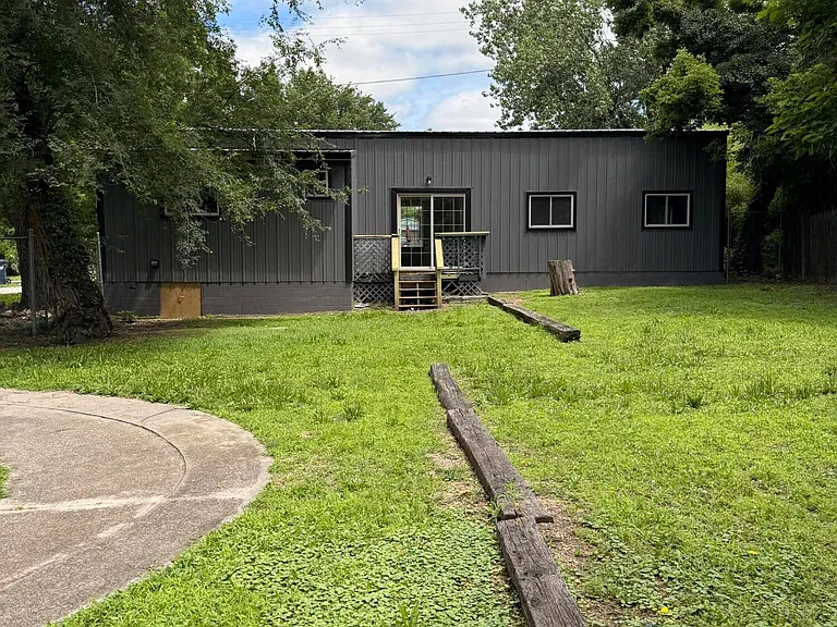 410 W Benton St — Photo 18