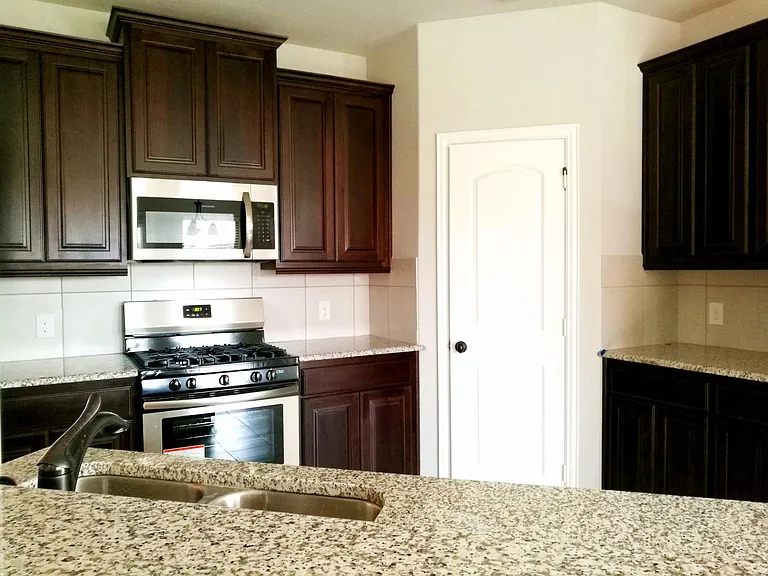 2816 Winchester Ave — Photo 5