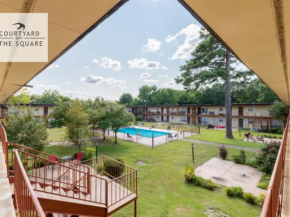 Courtyard Off the Square Apartments