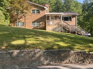 200 Hatfield Rd, Crab Orchard, WV 25827