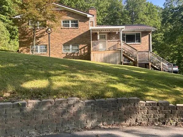 200 Hatfield Rd, Crab Orchard, WV 25827