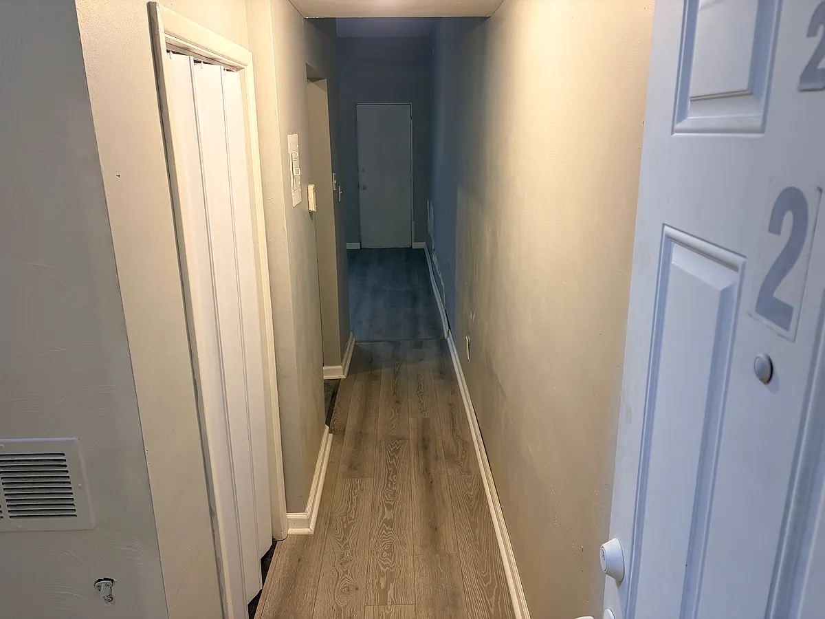 Main hallway entrance - 2809 Wylie Ave #2