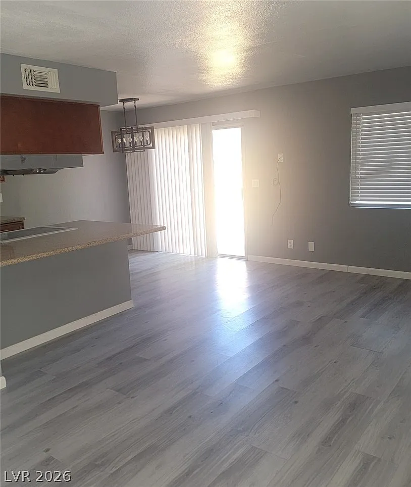 2 bed, 1.5 bath, 1008 sqft, $1,300 — Photo 3