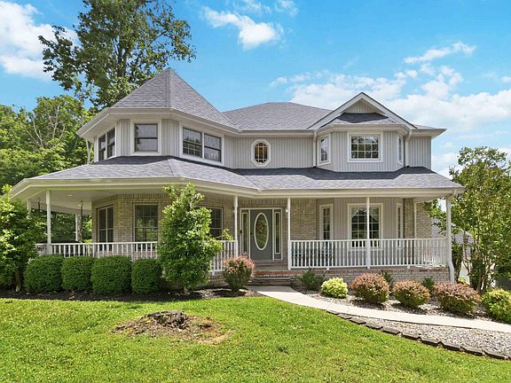 2nd image of 414 Lake Forest Dr