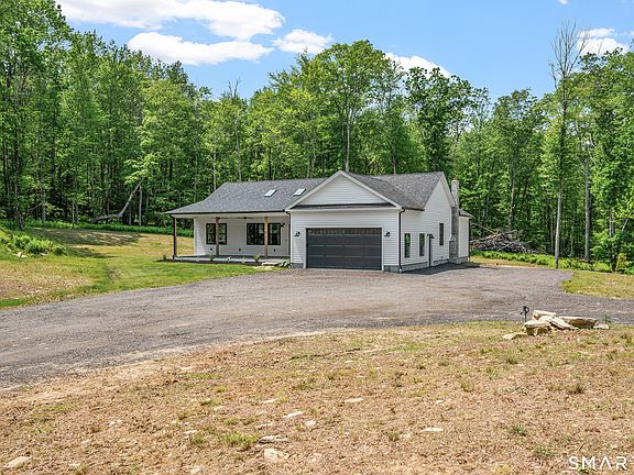 3rd image of 461 Chestnut Hill Road