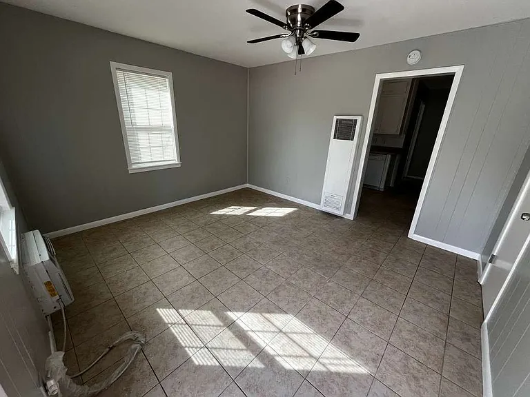1401 NW Williams Ave — Photo 8