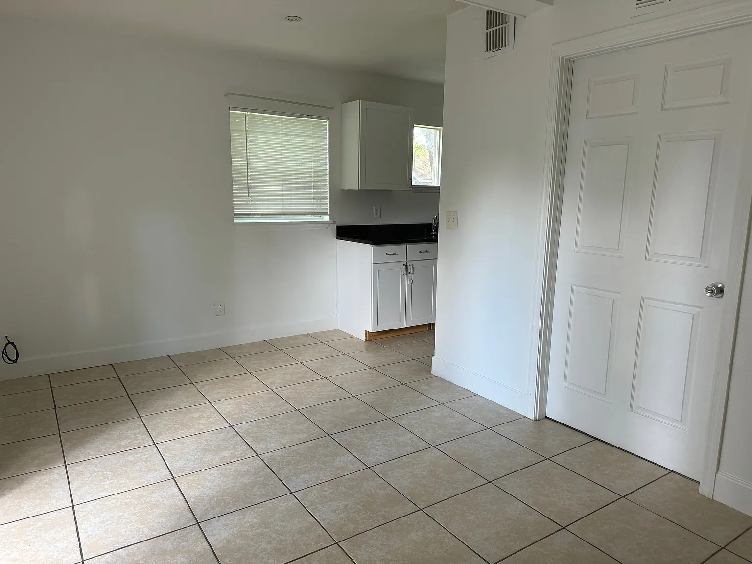1 bed, 450 sqft, $1,370 — Photo 2