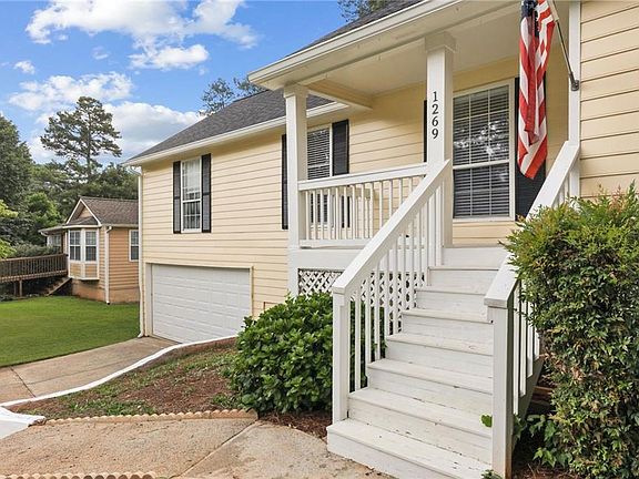 3rd image of 1269 Westover Trce NW