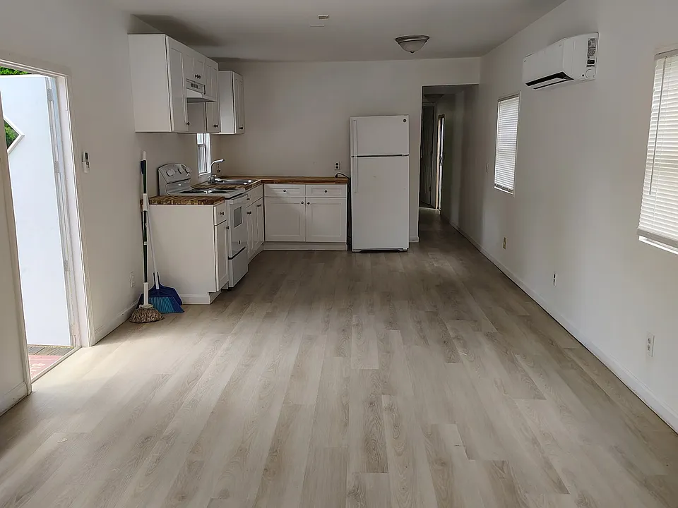 Country Manor Ln