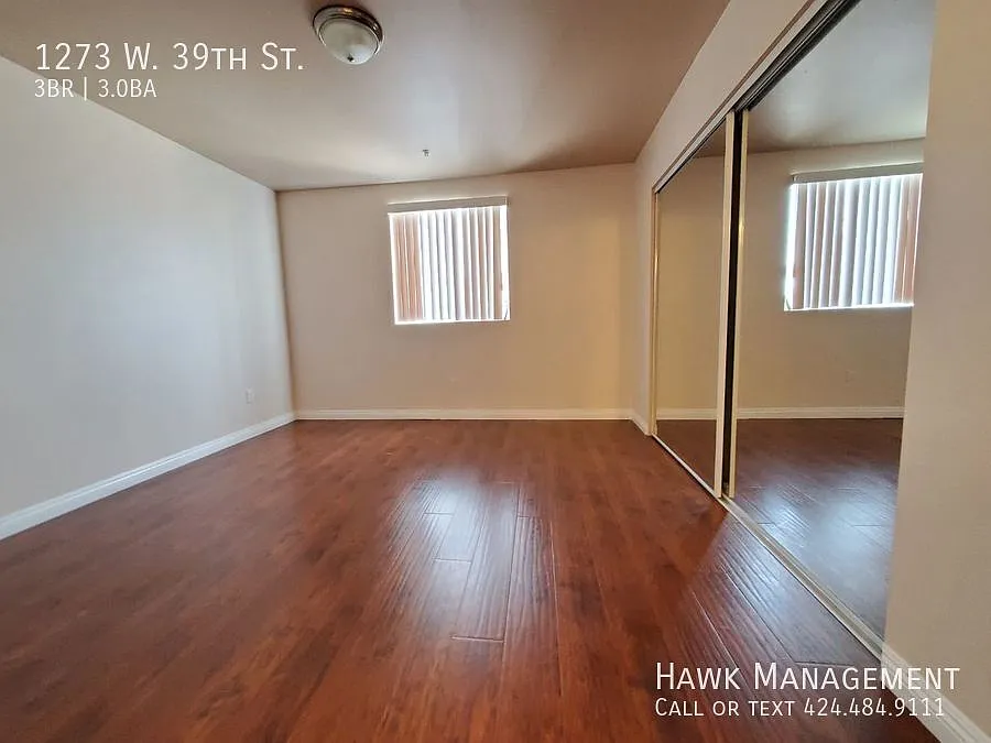 Spacious 3 Bedroom 3 Bath Located In The Heart Of Los Angeles — Photo 3