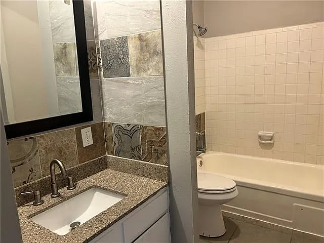 7410 W Laverne St — Photo 10