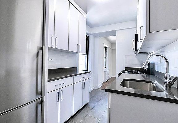 5th image of 157 E 57th St APT 14A