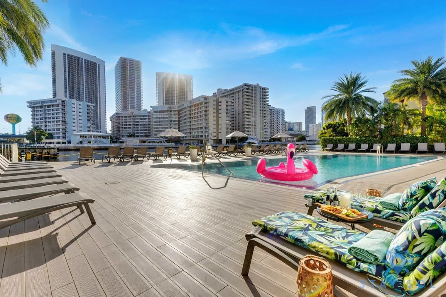 2 bed, 2.0 bath, 990 sqft, $4,539 — Photo 4