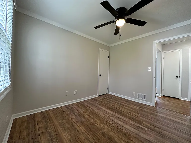 921 Vanderpool Dr — Photo 6