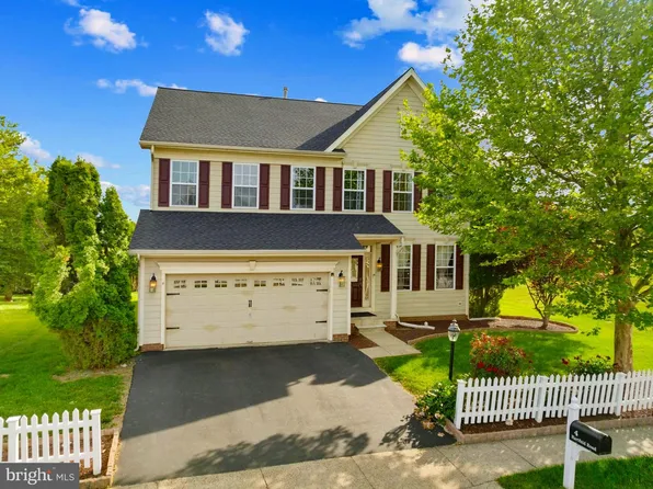 4 Hartfeld Rd, Newtown, PA 18940
