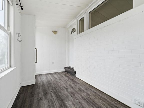3rd image of 110 Dunbar Dr