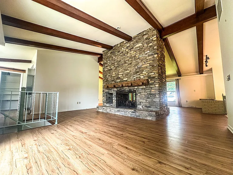 713 Tenikat St — Photo 10