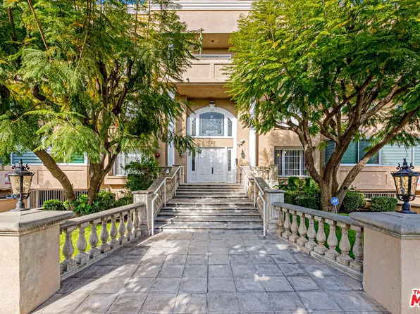 737 S Windsor Blvd Unit 201, Los Angeles, CA 90005